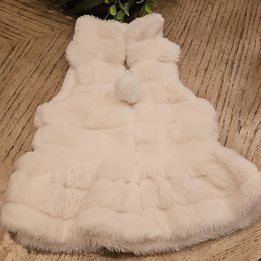 Mud Pie Cream Fluffy Vest Size 2-3T